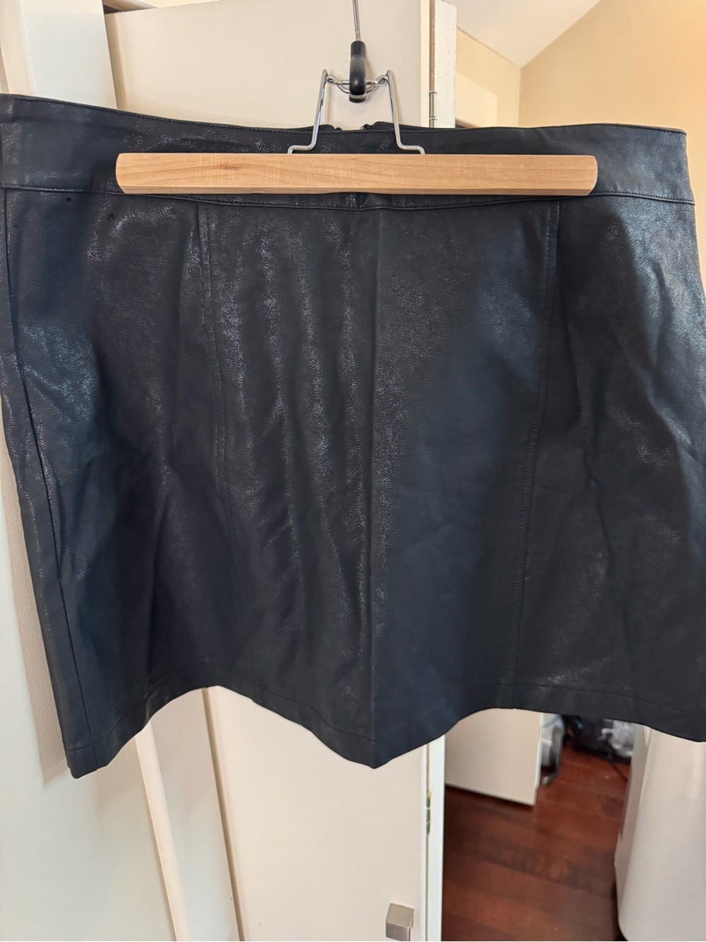 Forever 21 NWT Black Faux Leather Mini Skirt/ size 0x